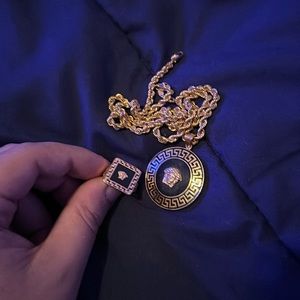 Versace 21k gold chain and pinky ring real 21k gold not gold platted.no be pleas